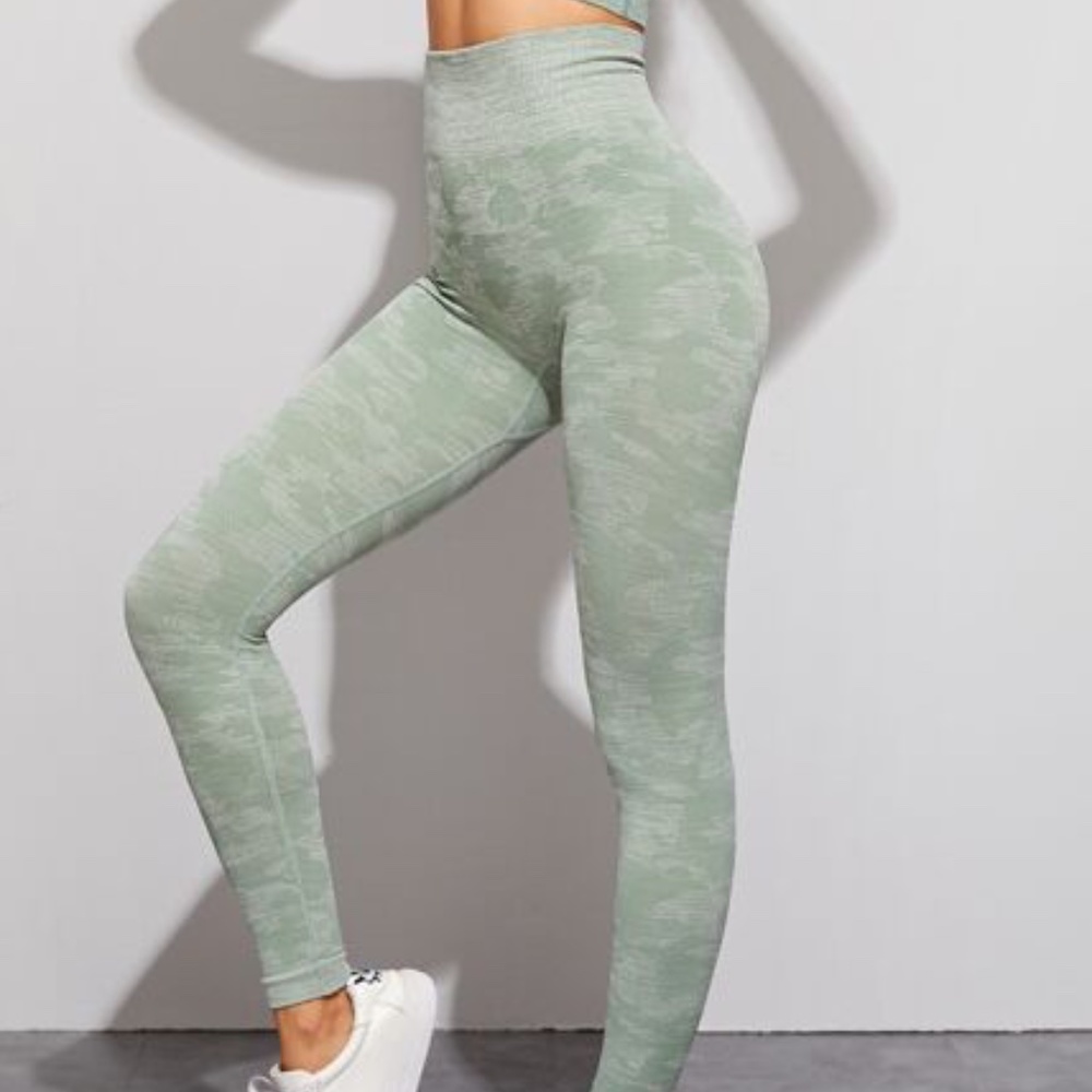 Light Green Camo Scrunch Booty Leggings